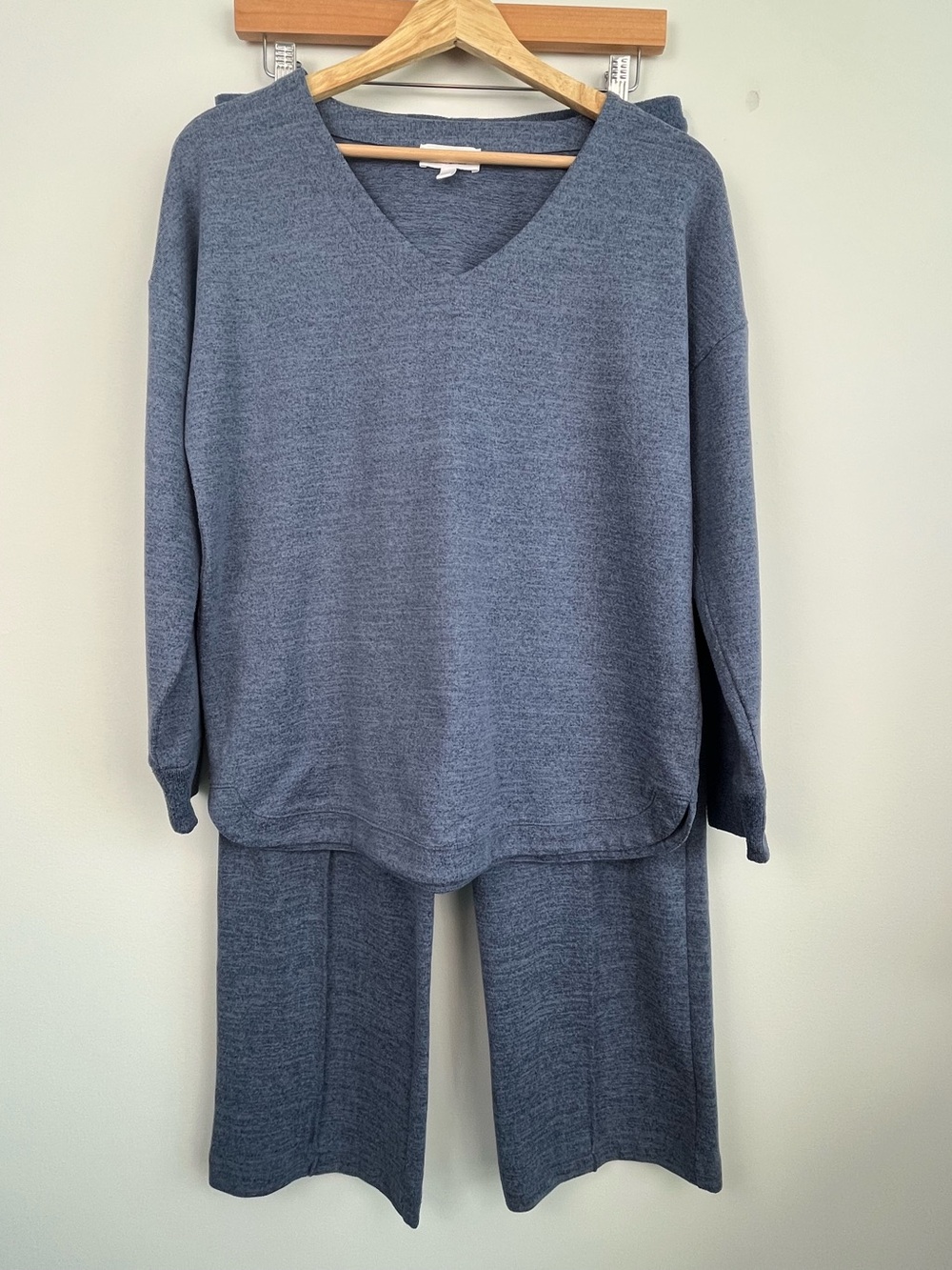 Haven Well Within blue poly spandex 2pc. Pajama lounge set, medium.